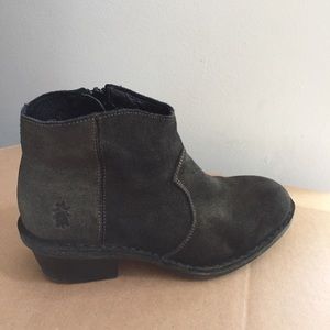 FLY London Dari size 39/8 green ankle boots